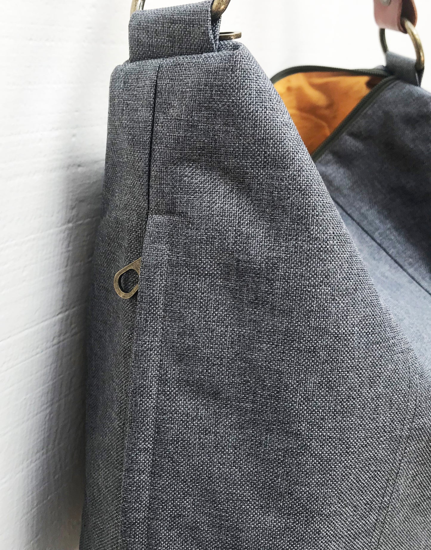 Classic Hobo</br><small><i>(Charcoal</i></small>) - Meridian Lee